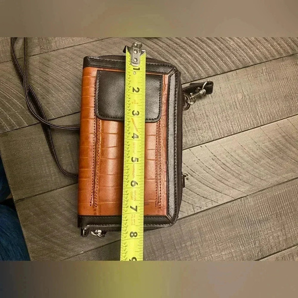 Faux crocodile skin crossbody - Picture 6 of 9